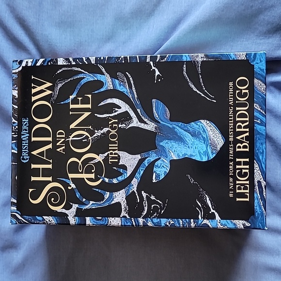 Shadow and Bone Trilogy set - Picture 1 of 8